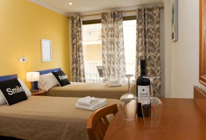 חדר סטנדרט לשלושה, Hostal Tierramar