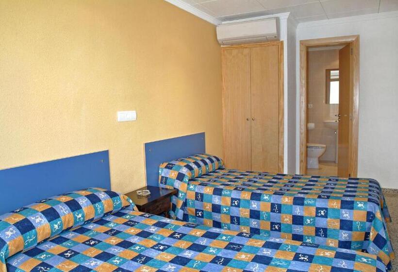 اتاق استاندارد سه نفره, Hostal Tierramar