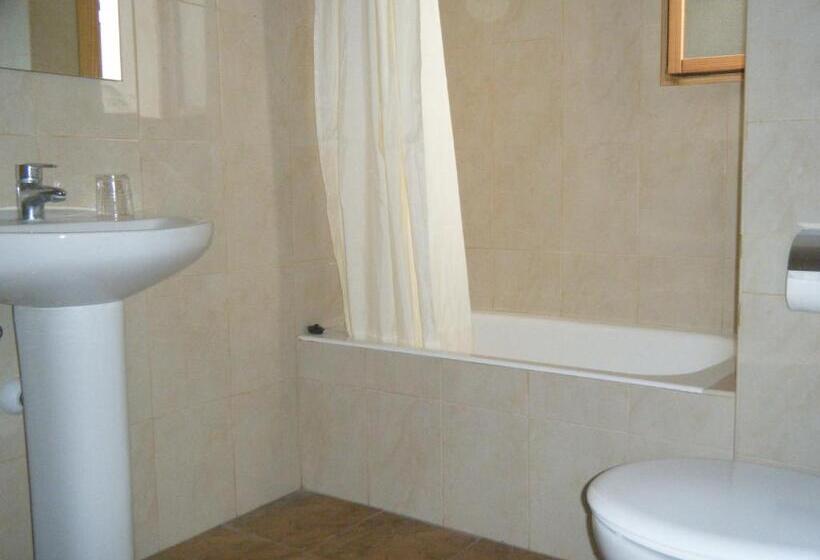 اتاق استاندارد یک نفره, Hostal Tierramar