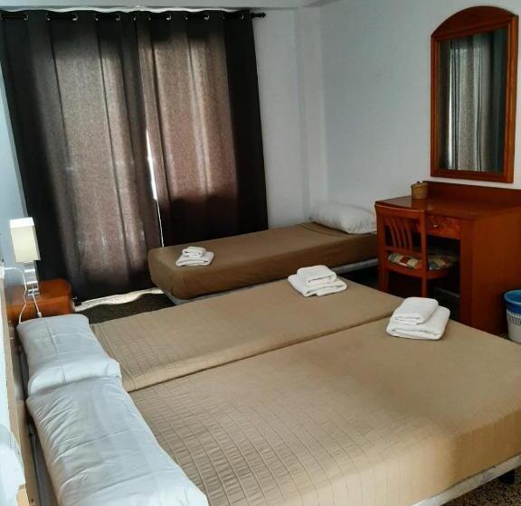 اتاق کلاسیک چهارنفره, Hostal Tierramar