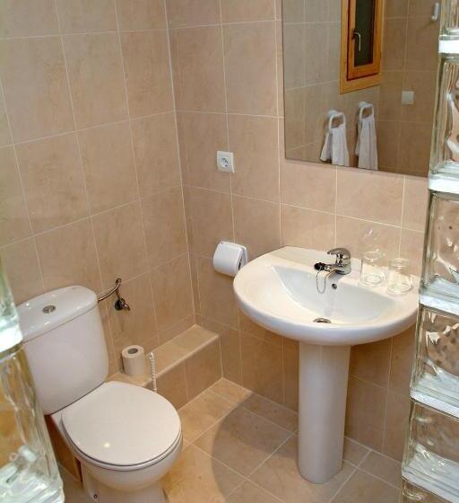 חדר קלאסי לארבעה, Hostal Tierramar