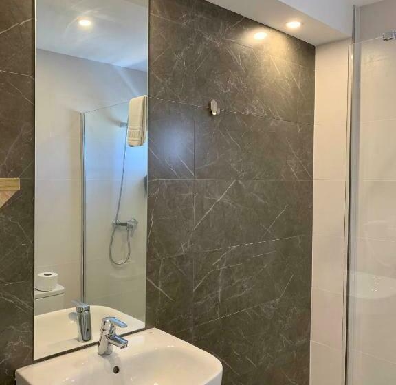 اتاق استاندارد سه نفره, Hostal Alcina