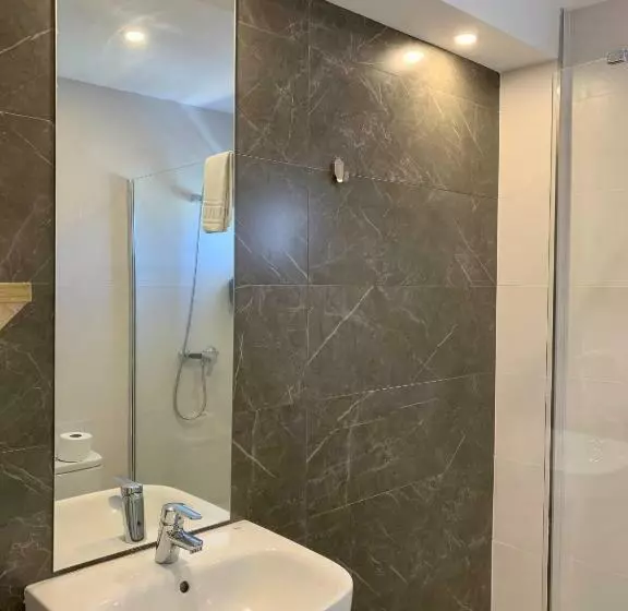 3-Bett-Standardzimmer, Hostal Alcina