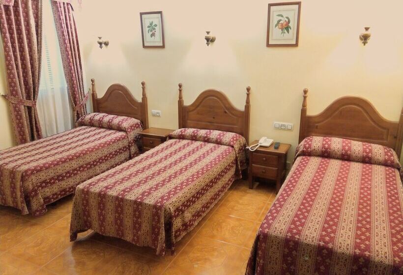 Номер Стандарт Трехместный, Hostal Bellido