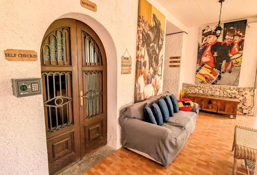 اتاق استاندارد سه نفره, Don Carlos