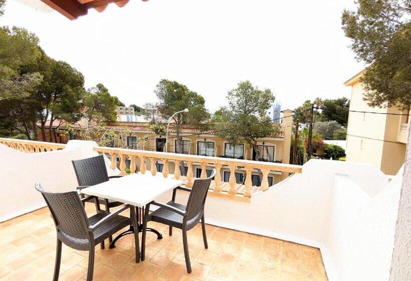 اتاق استاندارد سه نفره, Don Carlos