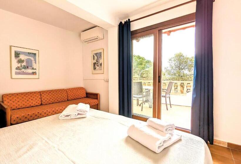 اتاق استاندارد سه نفره, Don Carlos