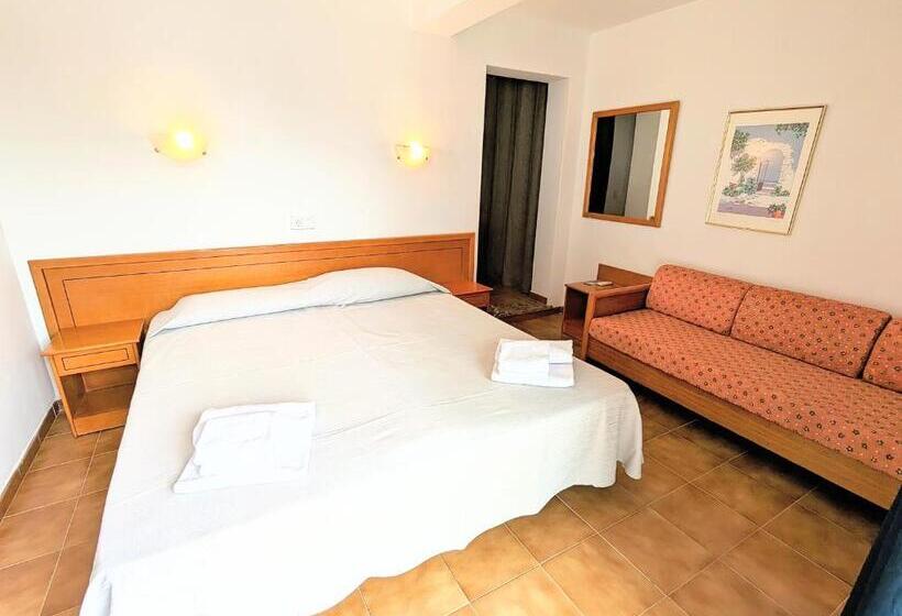 اتاق استاندارد سه نفره, Don Carlos