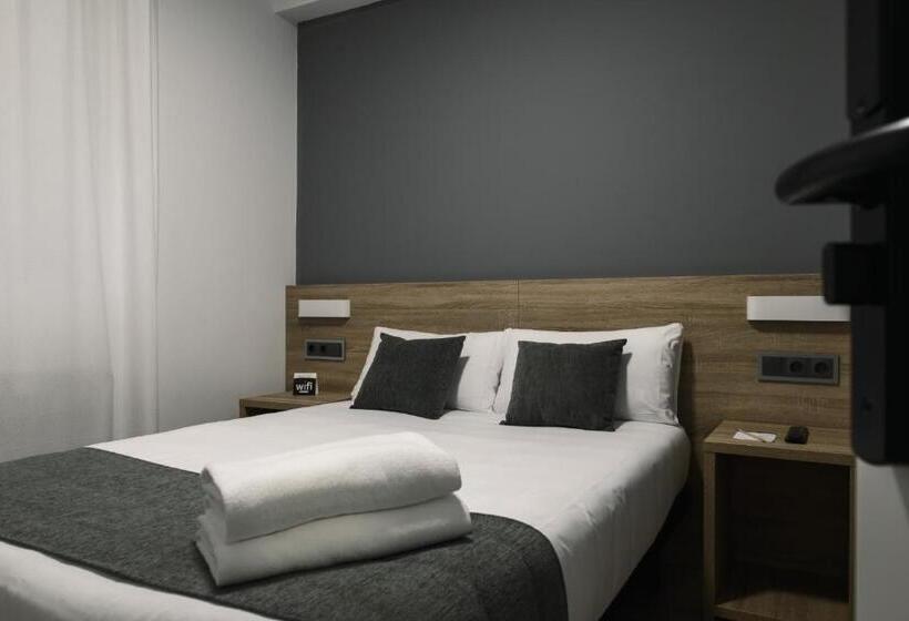 اتاق اکونومی, Alda Narón