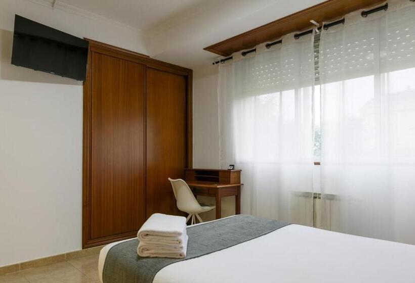 اتاق استاندارد یک نفره, Alda Narón