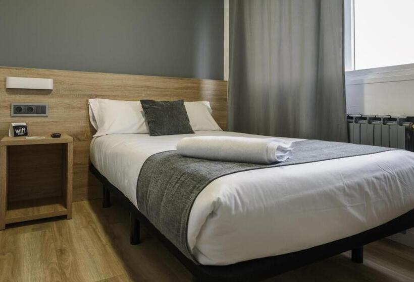 اتاق استاندارد یک نفره, Alda Narón