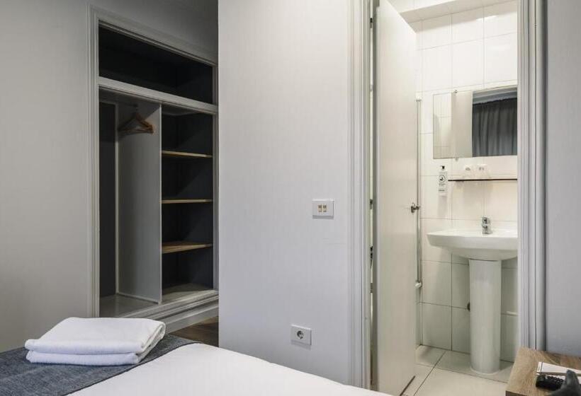 اتاق استاندارد یک نفره, Alda Narón