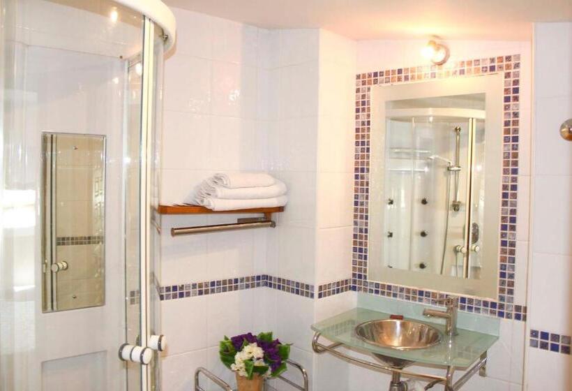 غرفة قياسية ثلاثية, Hostal Alcántara