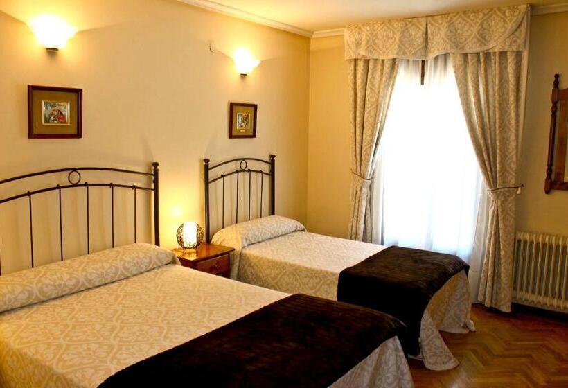 غرفة قياسية ثلاثية, Hostal Alcántara