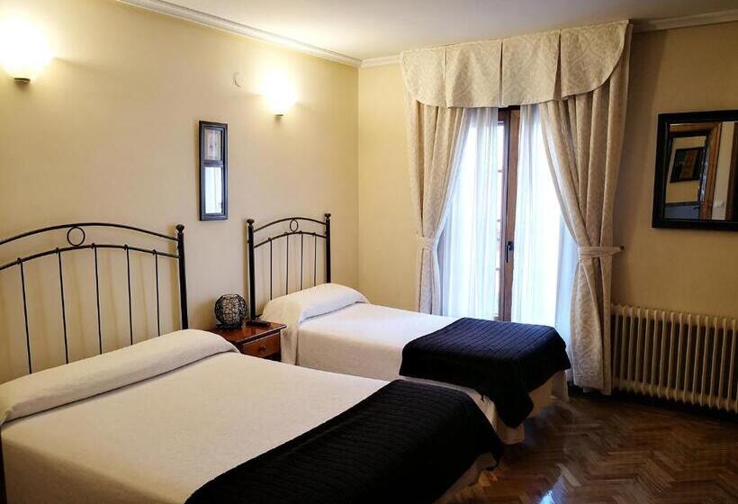 غرفة قياسية ثلاثية, Hostal Alcántara