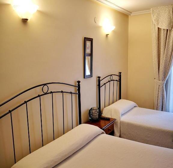 غرفة قياسية ثلاثية, Hostal Alcántara