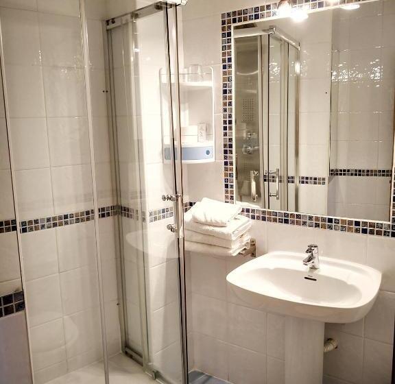 غرفة قياسية ثلاثية, Hostal Alcántara