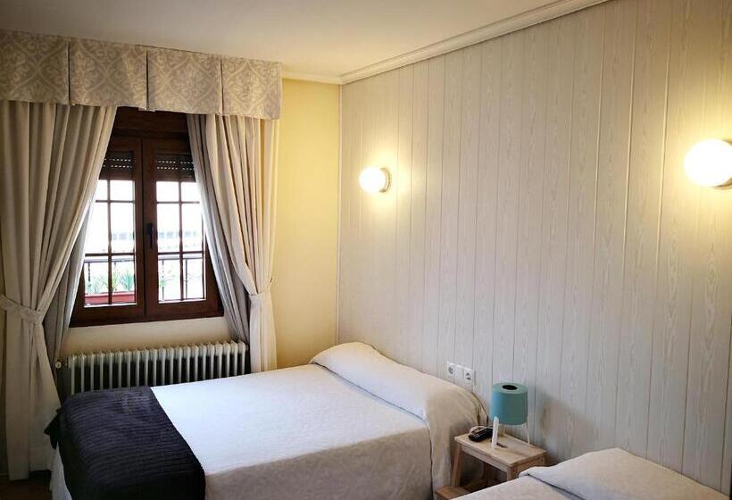 غرفة قياسية ثلاثية, Hostal Alcántara