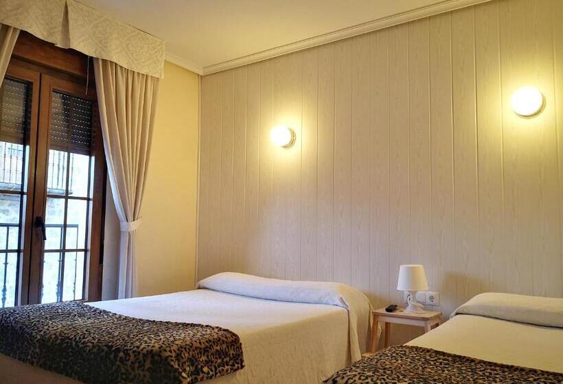 غرفة قياسية ثلاثية, Hostal Alcántara