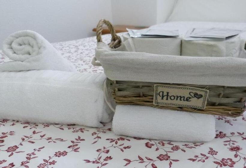 Номер Стандарт, Hostal Candeleda