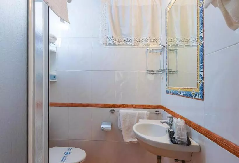 اتاق استاندارد سه نفره, Hostal Chelsea