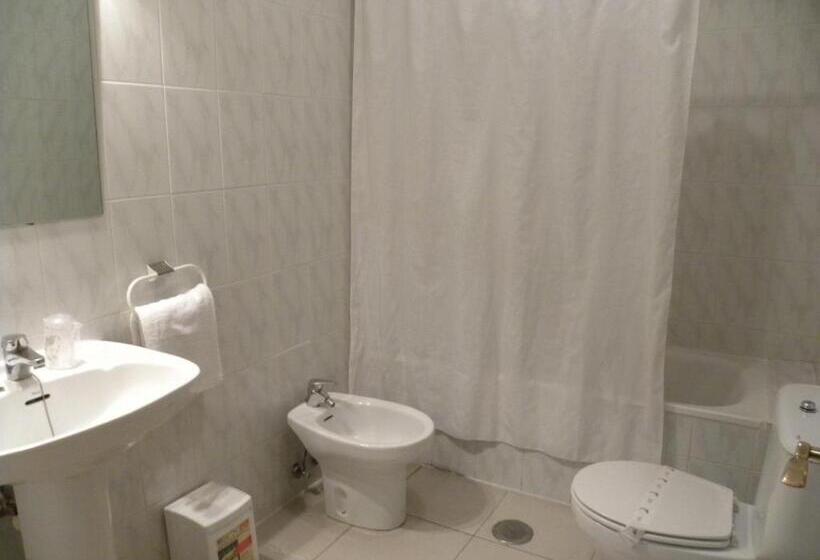 غرفة قياسية ثلاثية, Hostal Las Fuentes