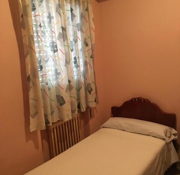 标准单人间, Hostal Moraleda