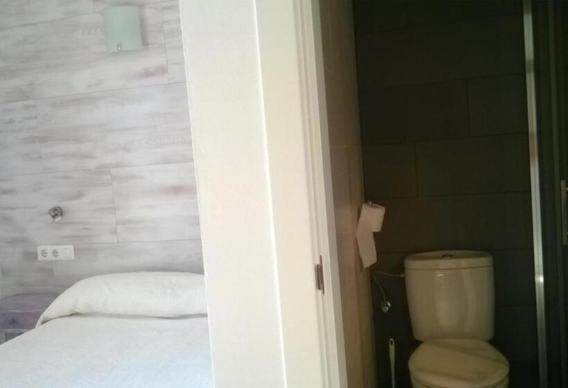 带露台的单人间, Hostal Paris Ciutadella