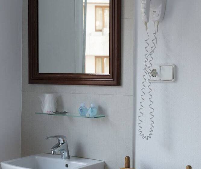 バス共有のスタンダードルーム, Hostal Ripoll Ibiza