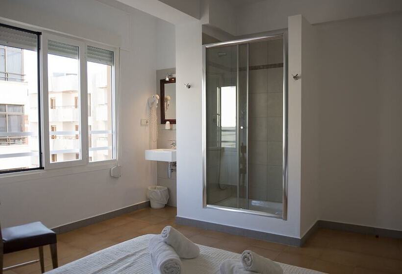 اتاق استاندارد با سرویس بهداشتی مشترک, Hostal Ripoll Ibiza