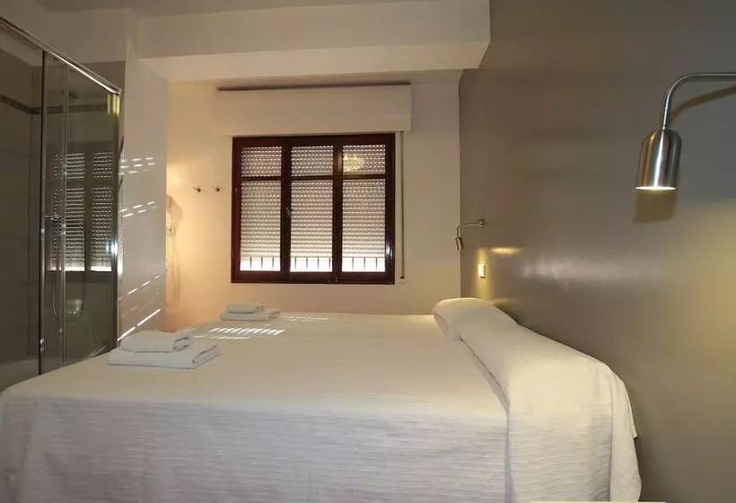 اتاق استاندارد با سرویس بهداشتی مشترک, Hostal Ripoll Ibiza