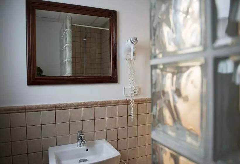اتاق استاندارد سه تخته با سرویس بهداشتی مشترک, Hostal Ripoll Ibiza