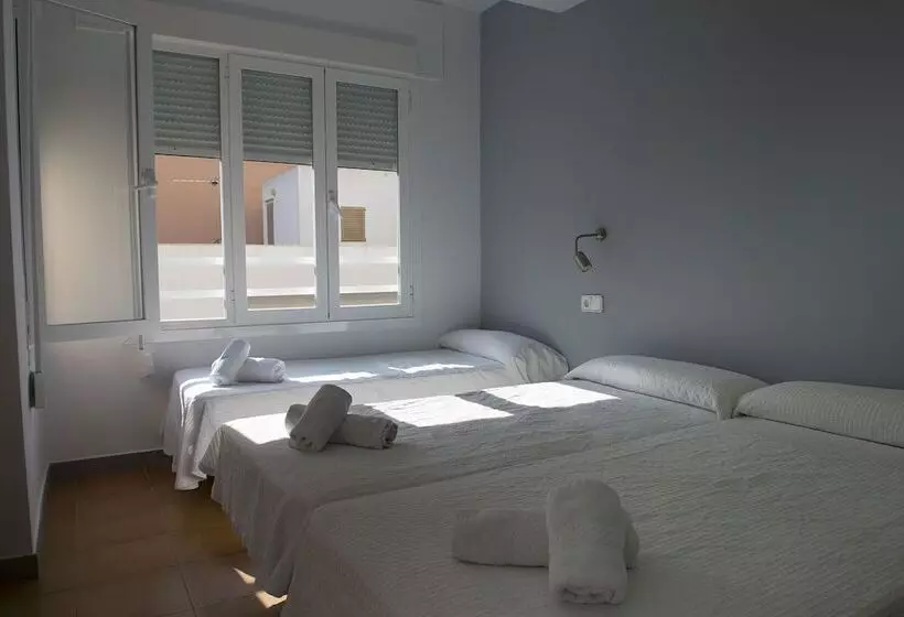 اتاق استاندارد سه تخته با سرویس بهداشتی مشترک, Hostal Ripoll Ibiza