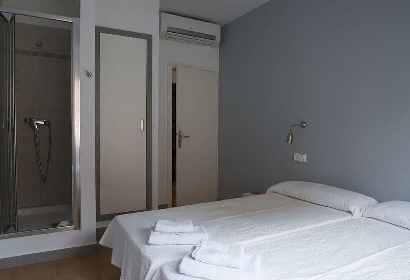 バス共有のスタンダードルーム, Hostal Ripoll Ibiza