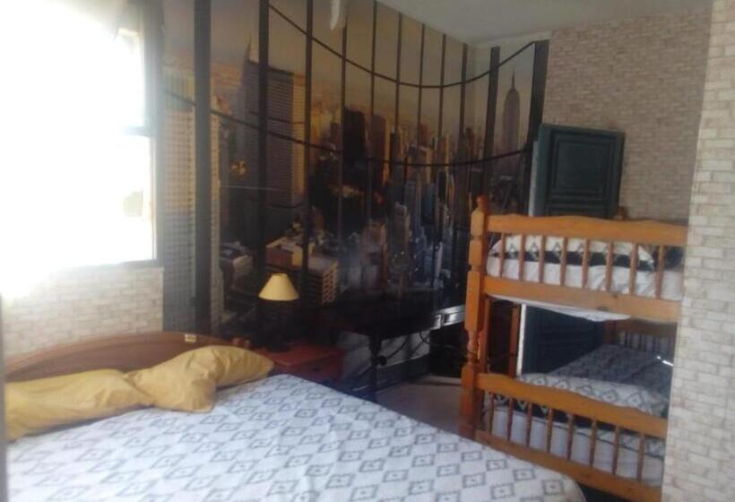 اتاق ساده سه‌ نفره, Residencia Santiago Mallorca