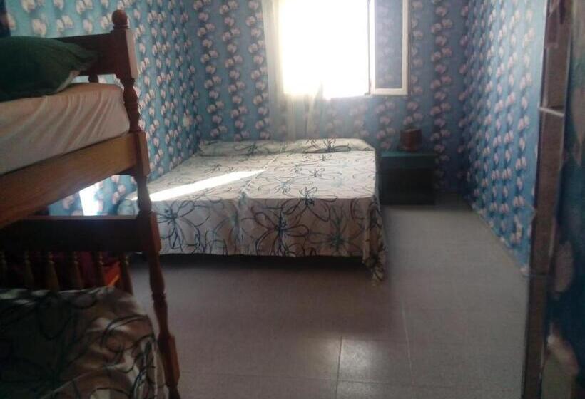 Четырехместный номер эконом класса с общей ванной комнатой, Residencia Santiago Mallorca