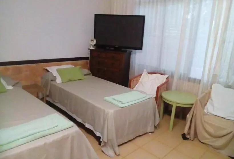 اتاق چهار تخته با دستشویی مشترک, Residencia Santiago Mallorca
