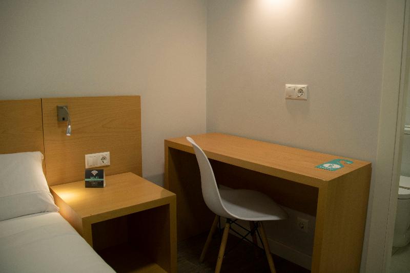 اتاق استاندارد یک نفره, Alda Alborán Rooms