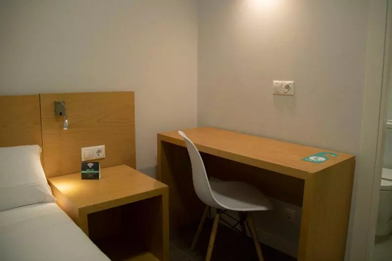 اتاق استاندارد یک نفره, Alda Alborán Rooms
