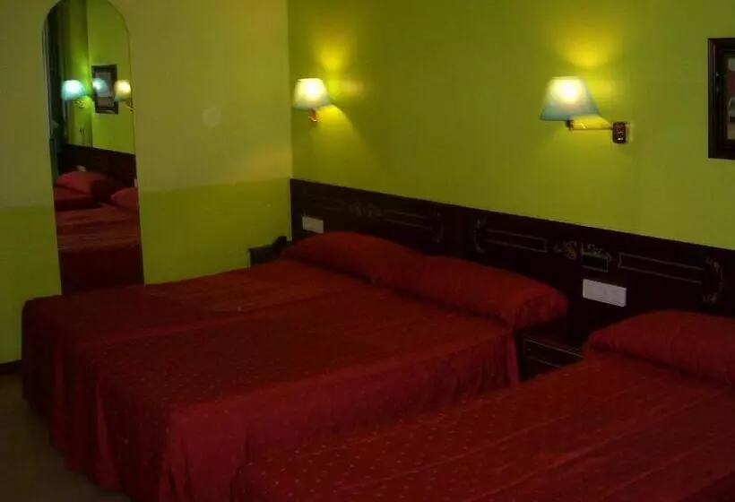 اتاق استاندارد سه نفره, Hostal Centro Sol Madrid