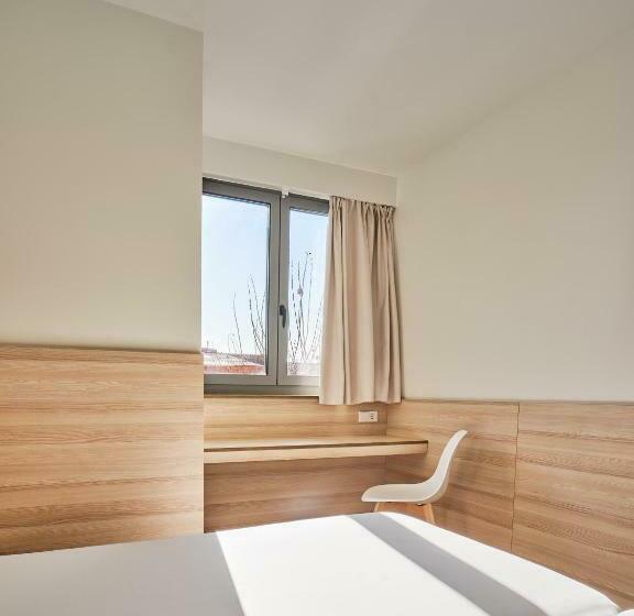 标准单人间, Hostal Lami