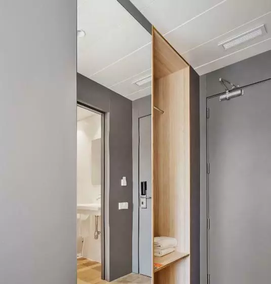 اتاق استاندارد سه نفره, Hostal Lami