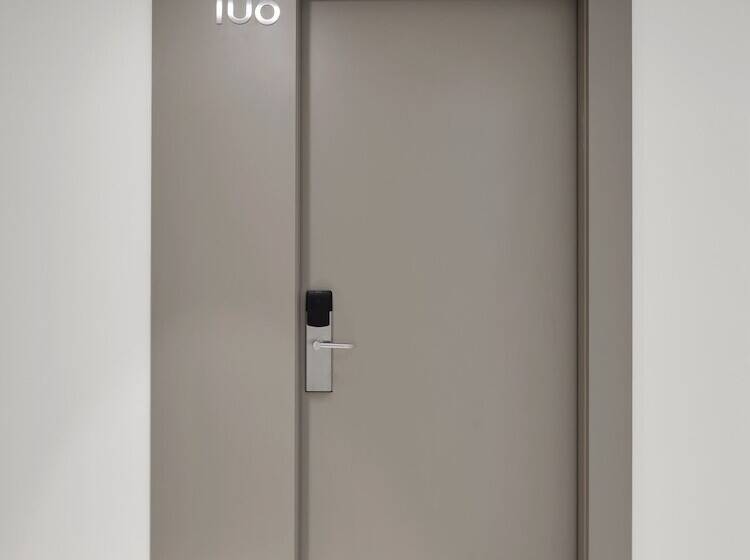 Номер Стандарт Трехместный, Hostal Lami