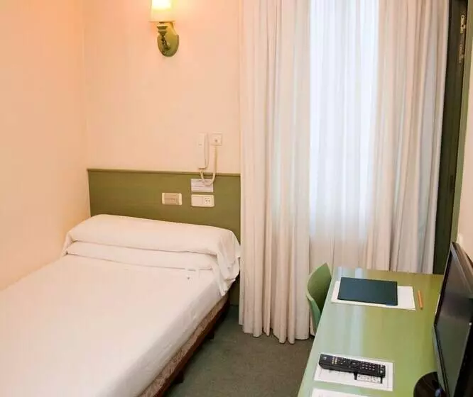 اتاق عادی یک تخته, Hostal Navarra
