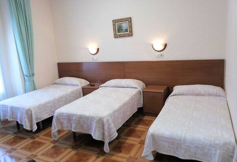 اتاق استاندارد سه نفره, Hostal Zamora