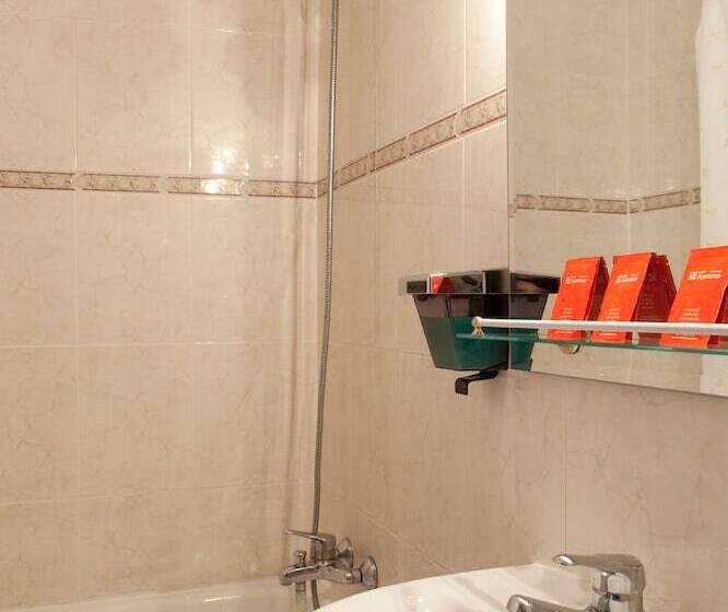 اتاق استاندارد چهار تخته, Hostal Zamora