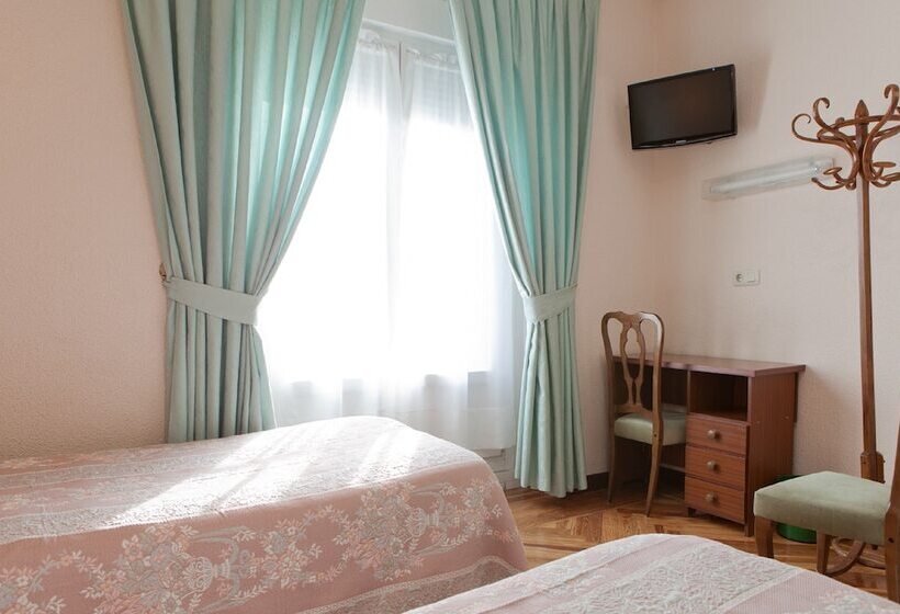 اتاق استاندارد چهار تخته, Hostal Zamora