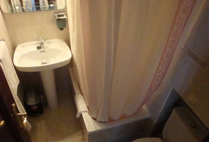 اتاق استاندارد, Hostal Zamora