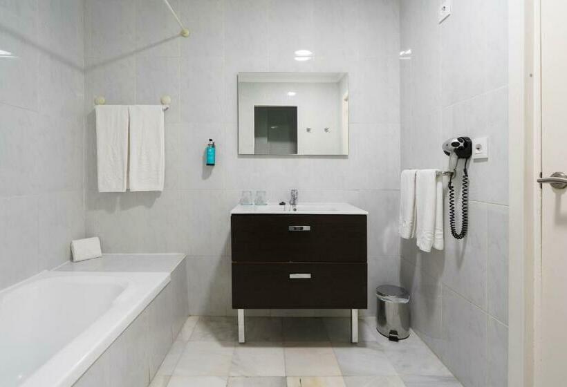 جناح جونيور, Aluasun Costa Park