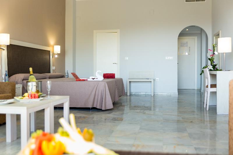 جناح جونيور, Aluasun Costa Park